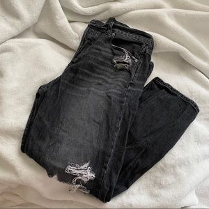 American Eagle 90s Distressed Boyfriend Jeans